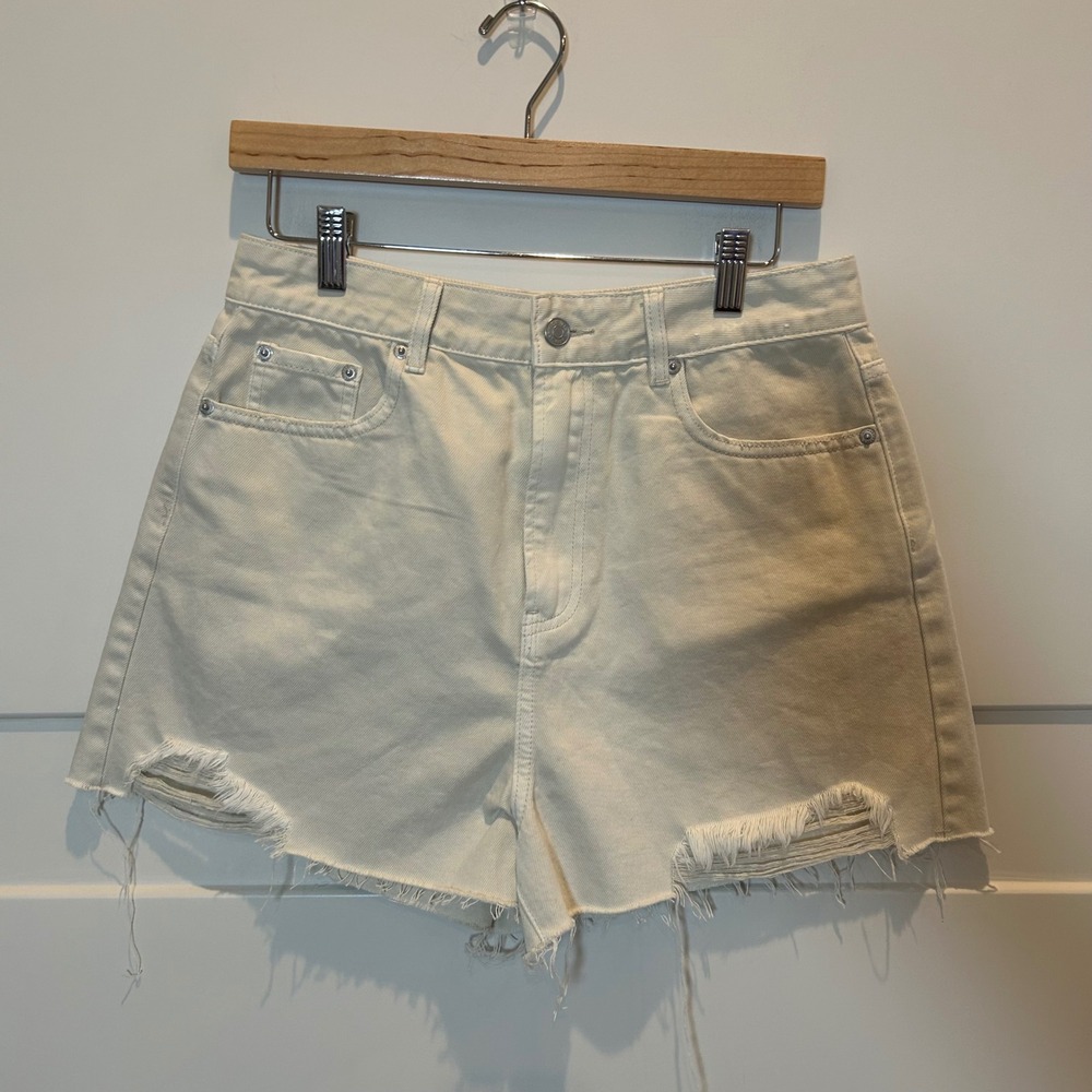 Glassons Cream Super High‎ Rise Cheeky Distressed Denim Shorts Size 12 Off White